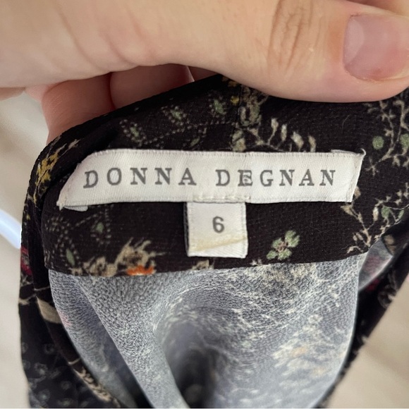 Vintage Donna Degnan Dark Floral Print V-Neck Blouse - Size 6 - Picture 6 of 7